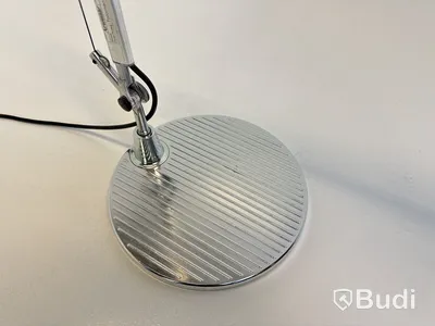 Skrivbordslampa Artemide, Tolomeo