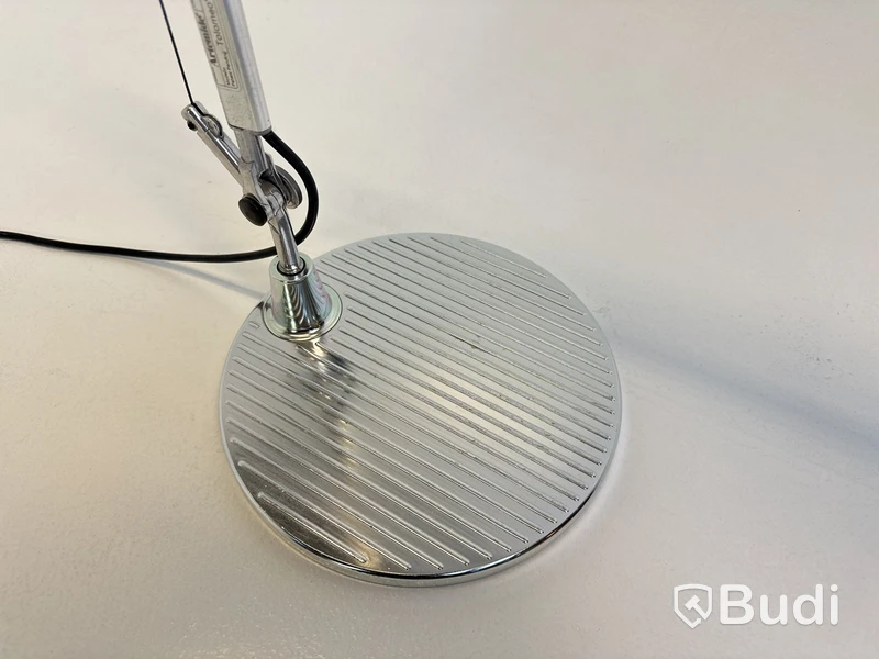 Skrivbordslampa Artemide, Tolomeo