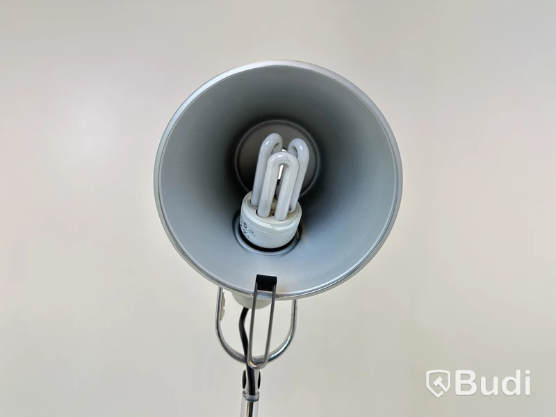 Skrivbordslampa Artemide, Tolomeo