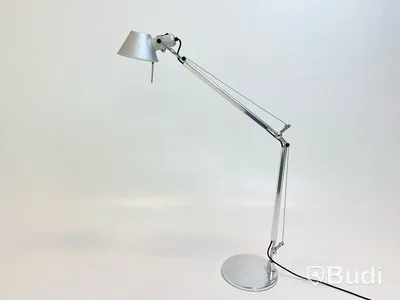 Skrivbordslampa Artemide, Tolomeo