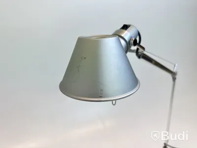 Skrivbordslampa Artemide, Tolomeo