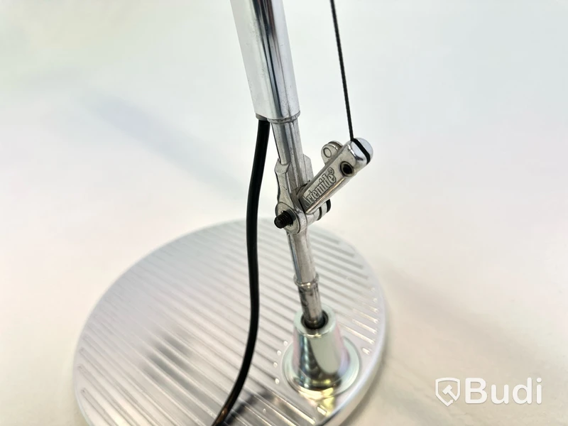 Skrivbordslampa Artemide, Tolomeo