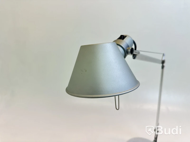 Skrivbordslampa Artemide, Tolomeo