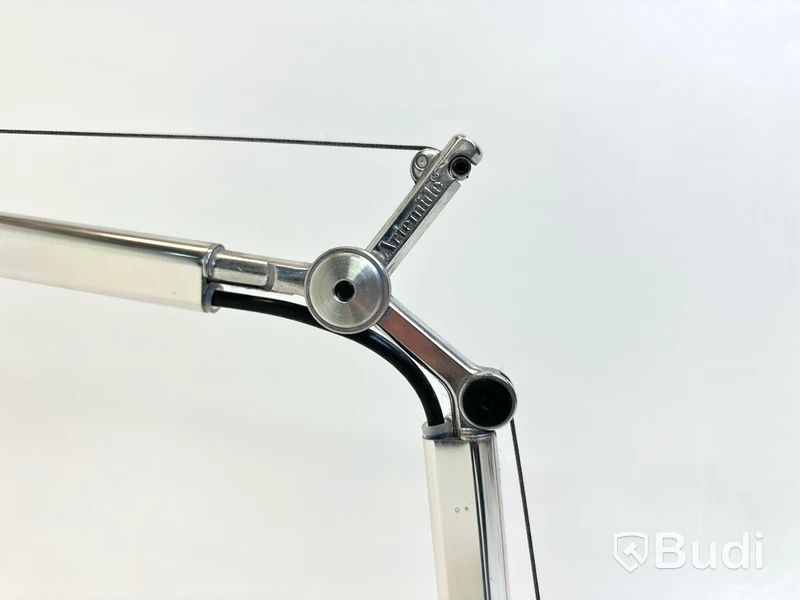 Skrivbordslampa Artemide, Tolomeo