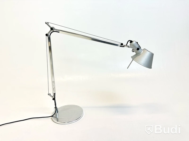 Skrivbordslampa Artemide, Tolomeo