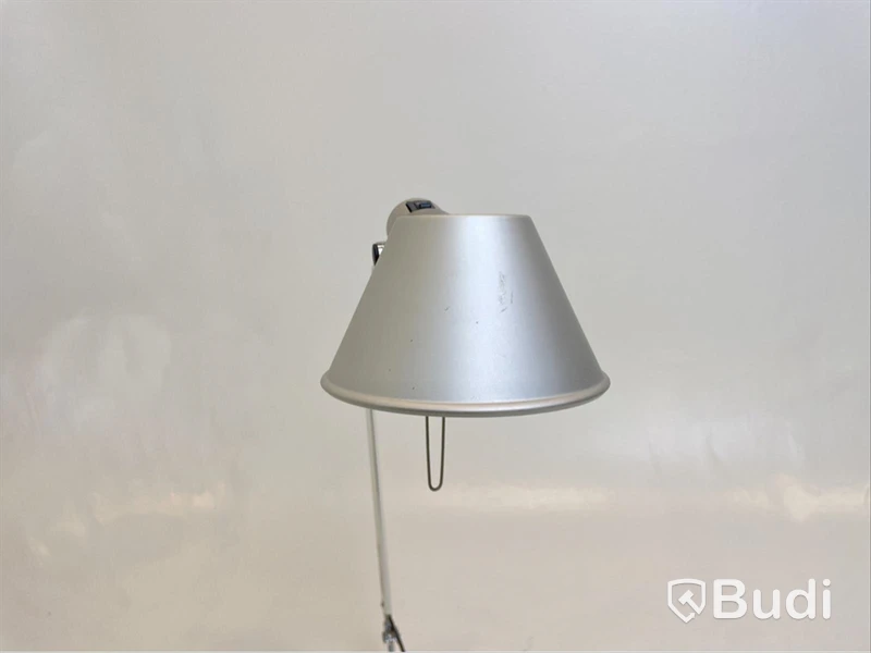 Skrivbordslampa Artemide, Tolomeo