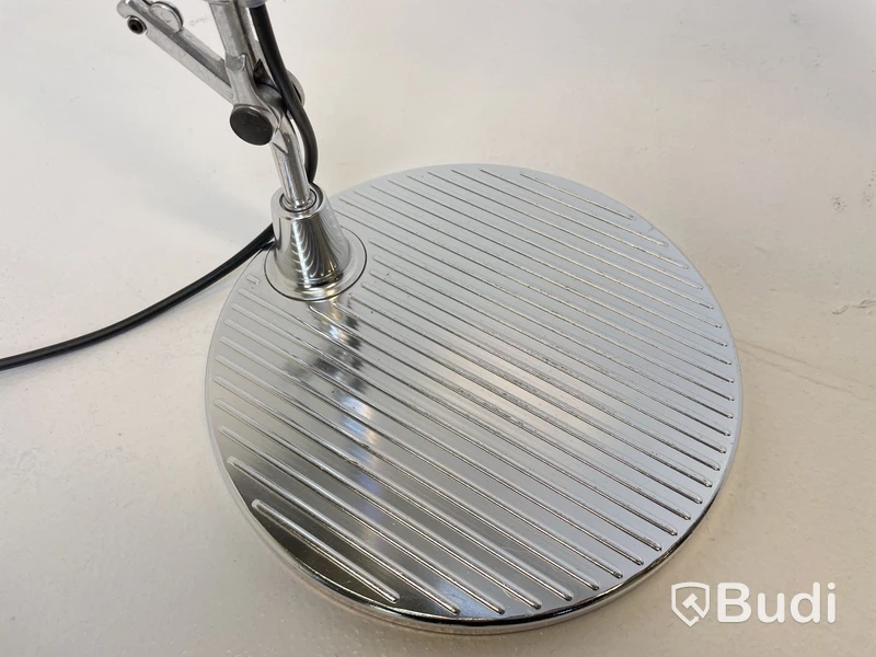 Skrivbordslampa Artemide, Tolomeo
