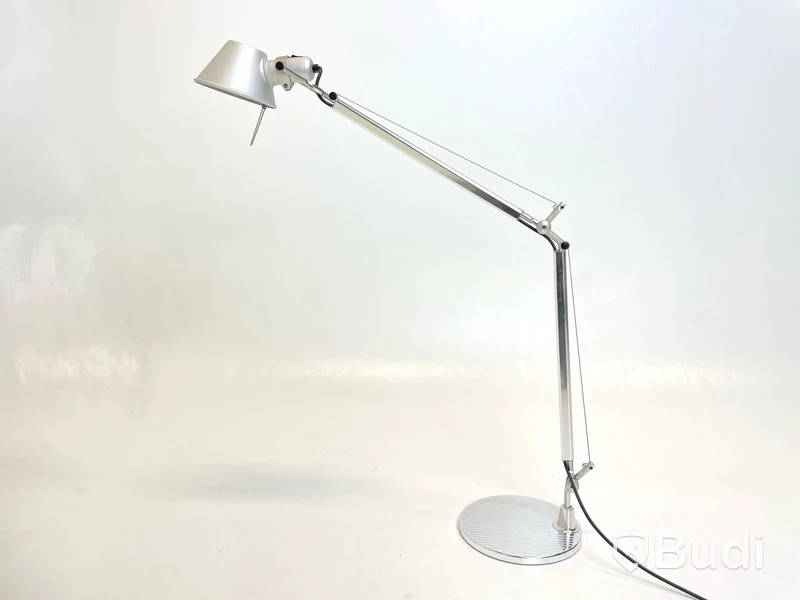 Skrivbordslampa Artemide, Tolomeo