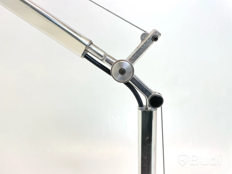 Skrivbordslampa Artemide, Tolomeo