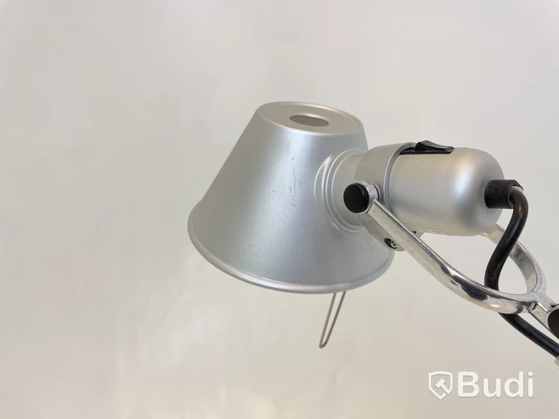 Skrivbordslampa Artemide, Tolomeo