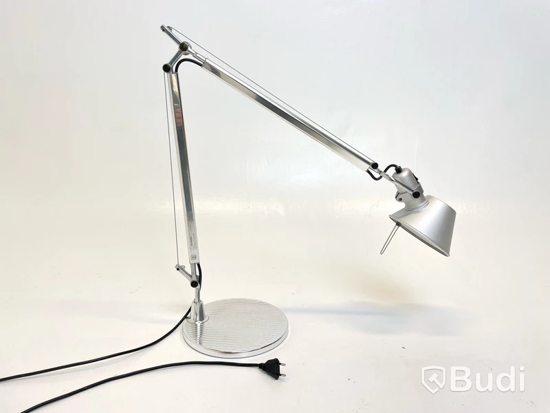 Skrivbordslampa Artemide, Tolomeo