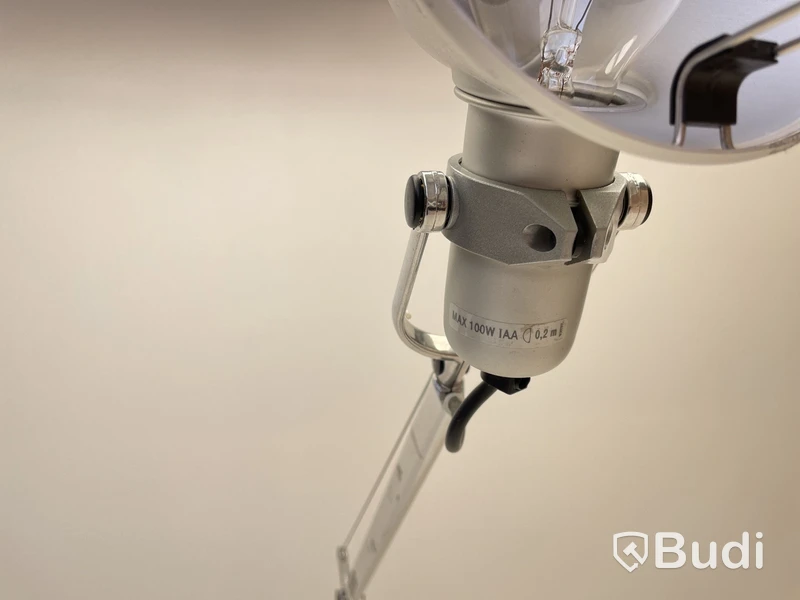 Skrivbordslampa Artemide, Tolomeo