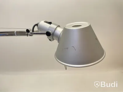 Skrivbordslampa Artemide, Tolomeo