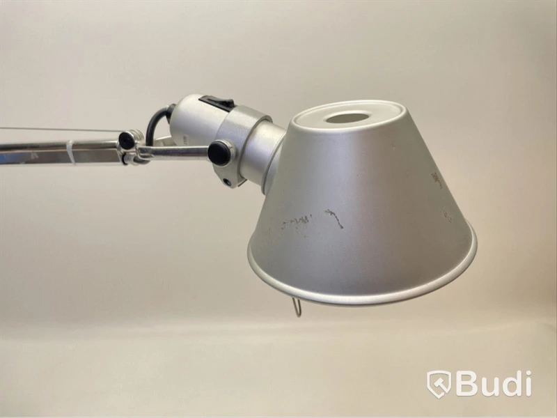 Skrivbordslampa Artemide, Tolomeo