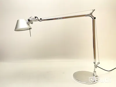 Skrivbordslampa Artemide, Tolomeo