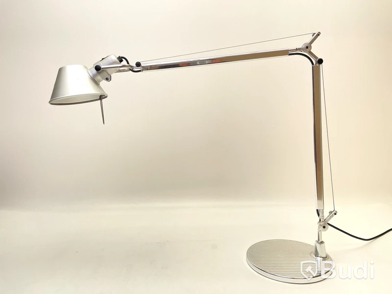 Skrivbordslampa Artemide, Tolomeo