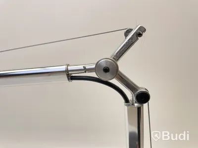 Skrivbordslampa Artemide, Tolomeo
