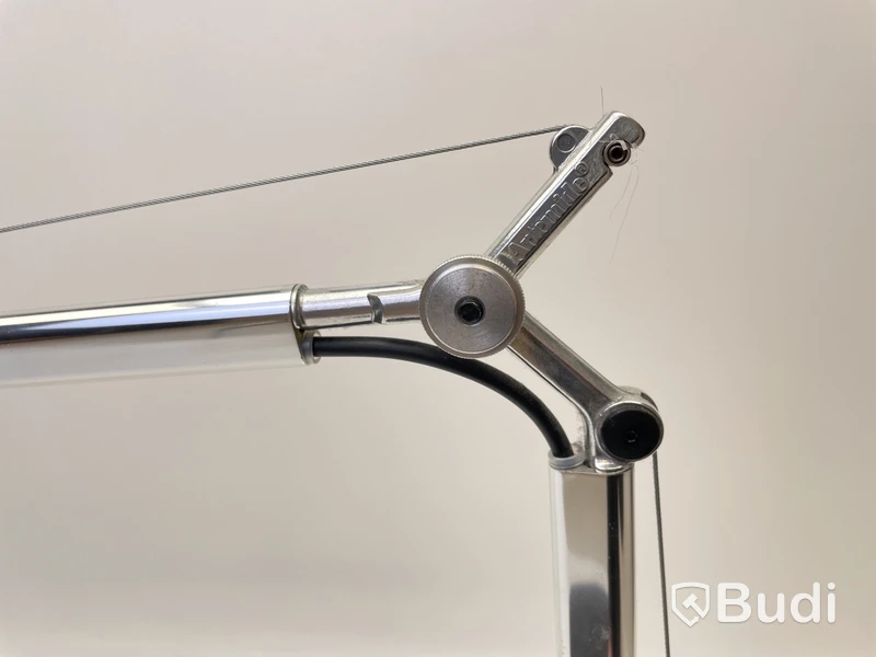 Skrivbordslampa Artemide, Tolomeo