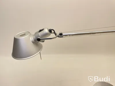 Skrivbordslampa Artemide, Tolomeo