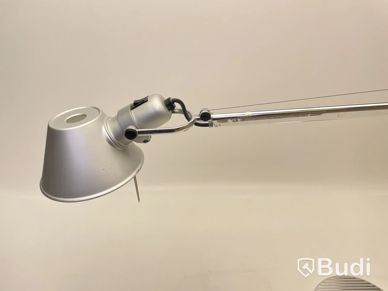 Skrivbordslampa Artemide, Tolomeo