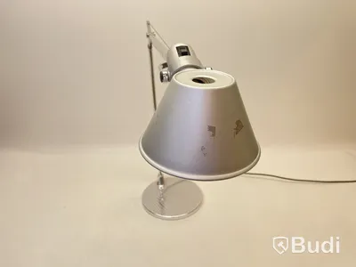 Skrivbordslampa Artemide, Tolomeo