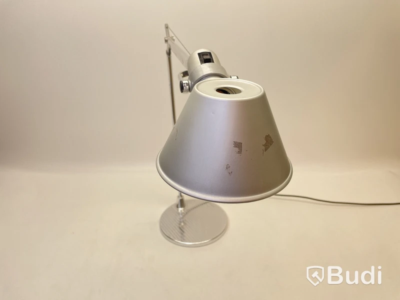 Skrivbordslampa Artemide, Tolomeo
