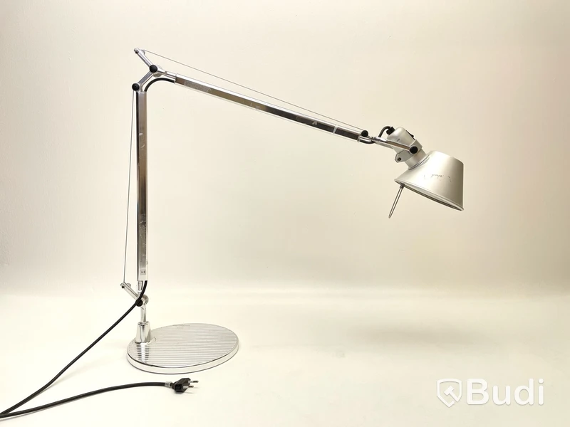 Skrivbordslampa Artemide, Tolomeo