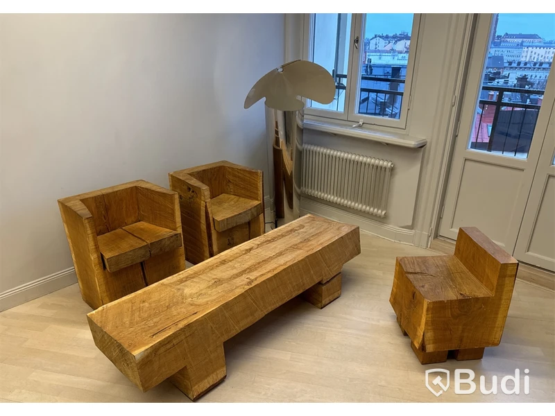 Loungegrupp i massiv trä