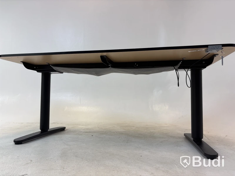 Höj- och sänkbart skrivbord Ikea, Benkant