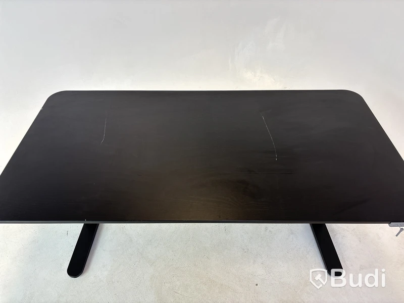 Höj- och sänkbart skrivbord Ikea, Benkant