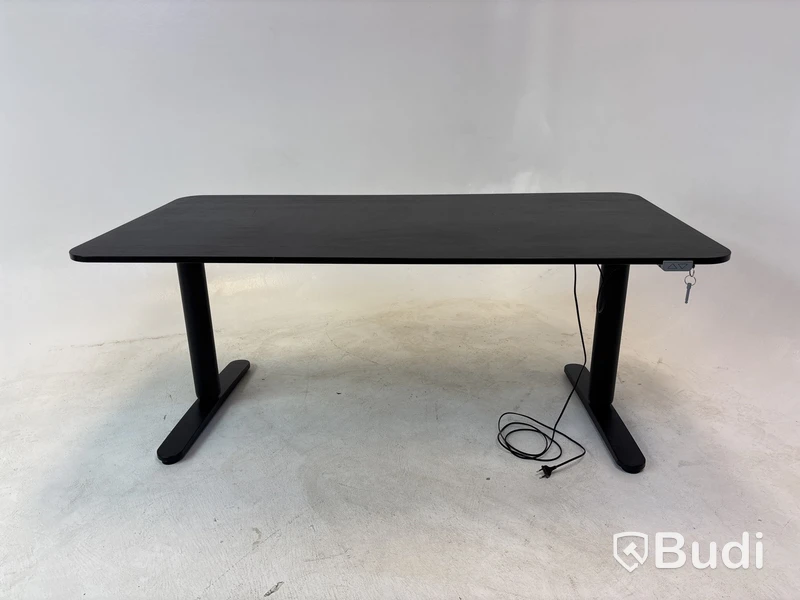 Höj- och sänkbart skrivbord Ikea, Benkant