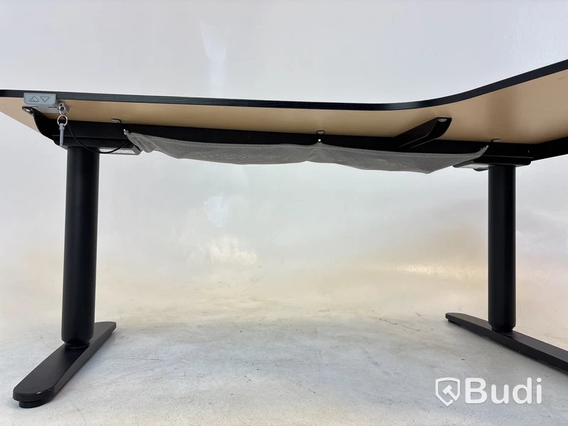 Höj- och sänkbart hörnskrivbord Ikea, Bekant