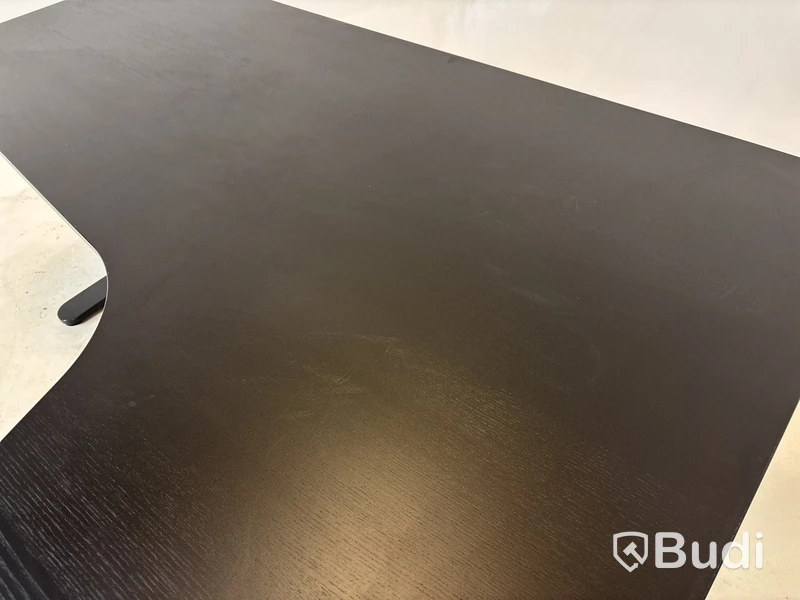 Höj- och sänkbart hörnskrivbord Ikea, Bekant