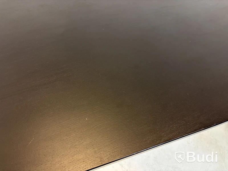 Höj- och sänkbart hörnskrivbord Ikea, Bekant