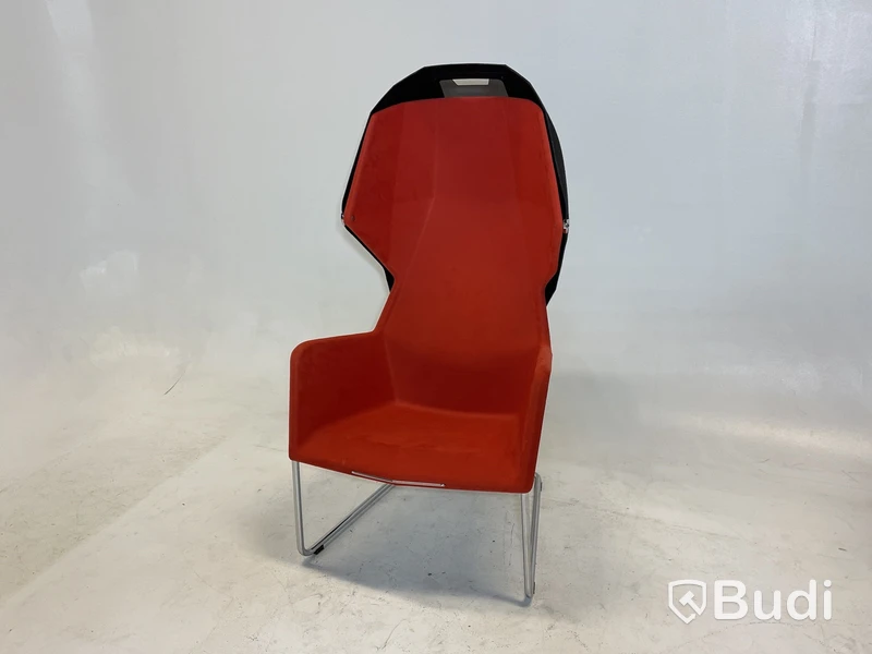 Fåtölj Blå Station Peekabo, röd/svart, Design Stefan Borselius.