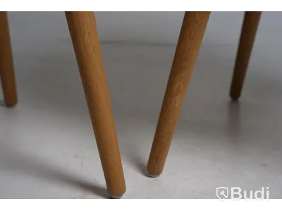 2 st. Designstol - Muuto, Fiber Armchair, natural white återvunnen plast och ek.