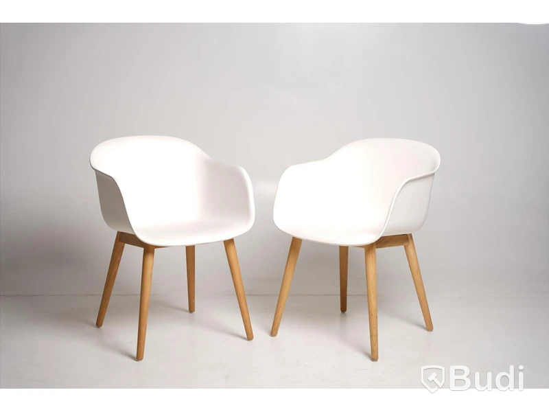 2 st. Designstol - Muuto, Fiber Armchair, natural white återvunnen plast och ek.