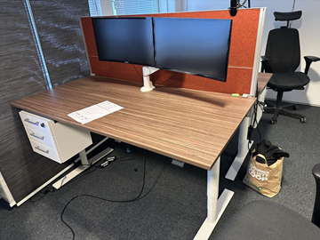 Skrivbord 160x80 träskiva, elektriskt höj & sänkbart