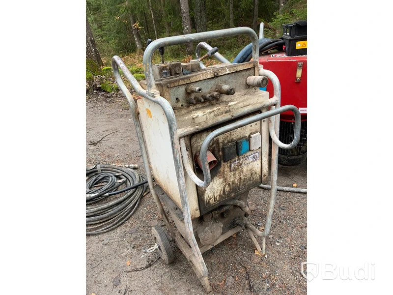 Hydraul driven sågutrustning.