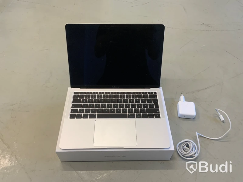 Macbook Air 13 inch 2019 Retina, 1,6 GHz Core I5, 8 GB 2133Mhz RAM, 128 GB SSD