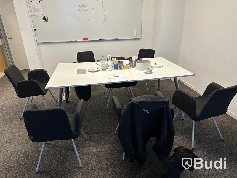 Konferensbord med 8 st stolar