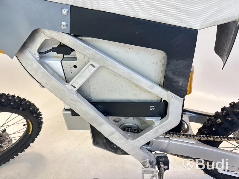 Prototyp Cake BUKK -2024 | Dirtbike | Reparationsobjekt | YW2C5M110PA000009