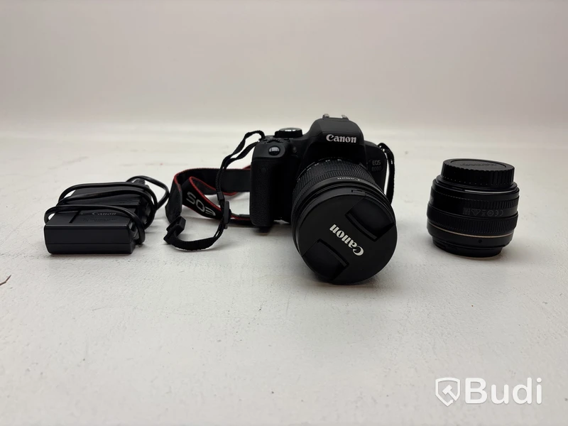 Kamera Canon EOS 800D inkl. 2 st. kameralins, stativ och väska