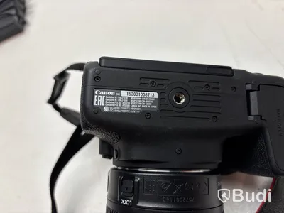 Kamera Canon EOS 800D inkl. 2 st. kameralins, stativ och väska