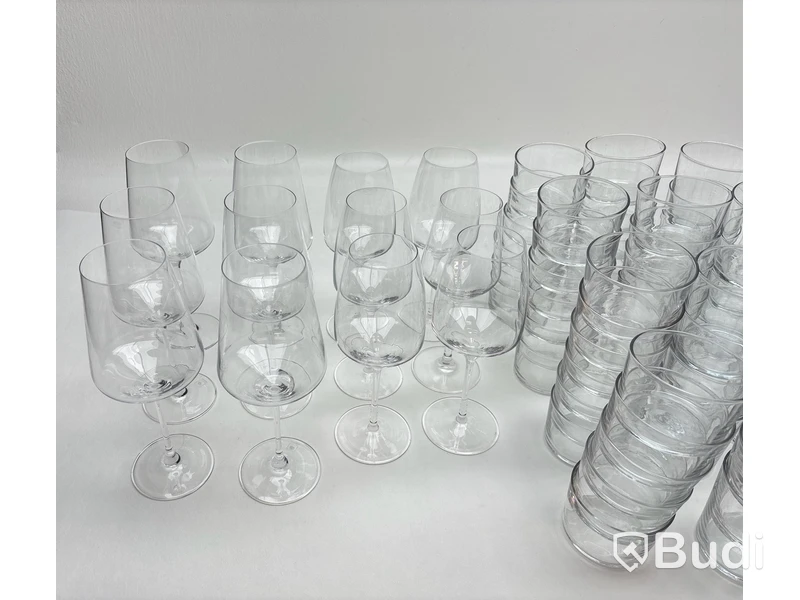 Parti med glas och karaffer, olika modeller