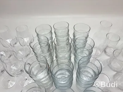 Parti med glas och karaffer, olika modeller