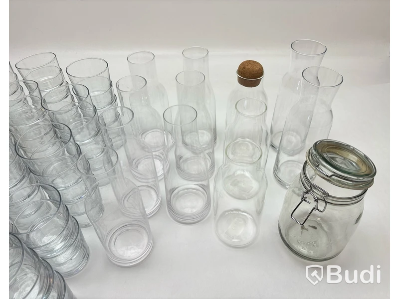 Parti med glas och karaffer, olika modeller