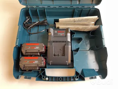 2 st. Batterier och 1 st. laddare Bosch professional