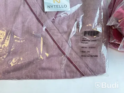 Parti med arbetstunikor och klänningar Nytello, 1512 och 1650, olika färger och storlekar