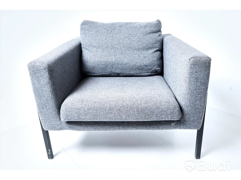 2 st. Fåtölj Ikea Koarp grå klädsel, svarta ben i metall.